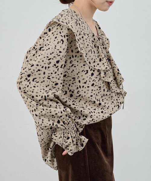 SHENERY(シーナリー)の「《新柄登場!》フリルカラーブラウス(シャツ/ブラウス・レディース・オフホワイト/ブルー/ブラック/ホワイト/ブラック系その他/ベージュ・FREE)」の18枚目の写真