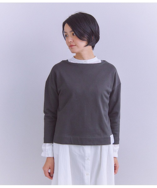 SIPULI（シプリ）の「French Terry ガゼット付きプルオーバー（Tシャツ/カットソー・レディース・ダークグレー/ピンク/ホワイト・2）」の3枚目の写真