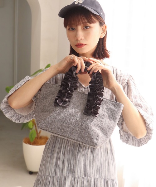 T・S・L（ティーエスエル）の「ハンドルフリルミニトートバッグ（トートバッグ・レディース・チャコールグレー/グレイッシュベージュ/ブルー・FREE）」の2枚目の写真