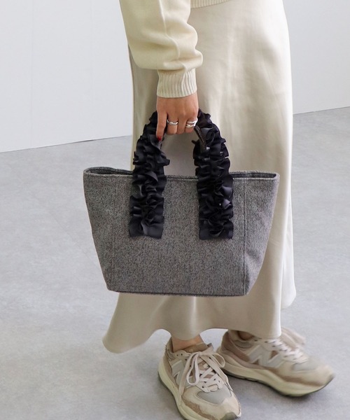 T・S・L（ティーエスエル）の「ハンドルフリルミニトートバッグ（トートバッグ・レディース・チャコールグレー/グレイッシュベージュ/ブルー・FREE）」の6枚目の写真