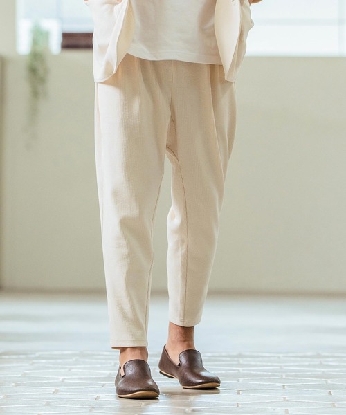 Magine(マージン)の「mp13238- Seersucker Two Tuck Design Tapered Pants ツータックパンツ(その他パンツ・メンズ・チャコール/キナリ/ブラック・44/46/48)」の4枚目の写真