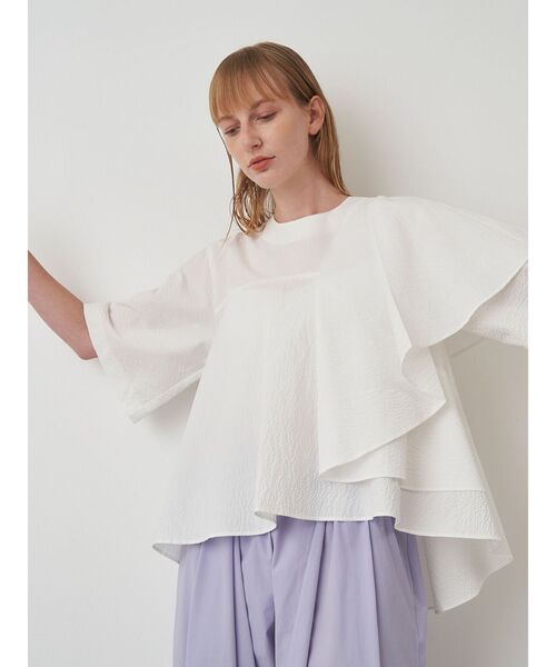 ELENDEEK（エレンディーク）の「ショルダーラッフルブラウス（シャツ/ブラウス・レディース・その他1/ブラック/オフホワイト・FREE）」の2枚目の写真