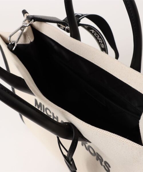 MICHAEL KORS（マイケルコース）の「MIRELLA キャンバス トート ミディアム（トートバッグ・レディース・ブラック・FREE）」の4枚目の写真