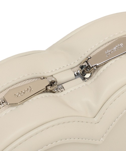 jouetie（ジュエティ）の「【jouetie / ジュエティ】 ハートチャーム付　ハートミニショルダーバッグ（ショルダーバッグ・レディース・ホワイト/ブラック/シルバー・FREE）」の15枚目の写真