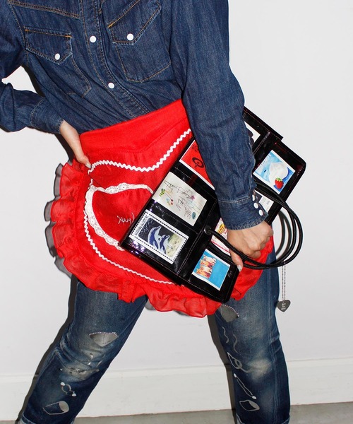 HEY!MrsROSE（ヘイミセスローズ）の「HEY! Mrs ROSE(ヘイ！ミセスローズ)Shield Motif Tote（トートバッグ・レディース・ブラウン/クリア/レッド/ブルー・FREE）」の9枚目の写真