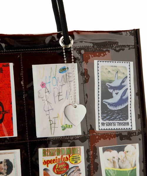 HEY!MrsROSE（ヘイミセスローズ）の「HEY! Mrs ROSE(ヘイ！ミセスローズ)Shield Motif Tote（トートバッグ・レディース・ブラウン/クリア/レッド/ブルー・FREE）」の14枚目の写真