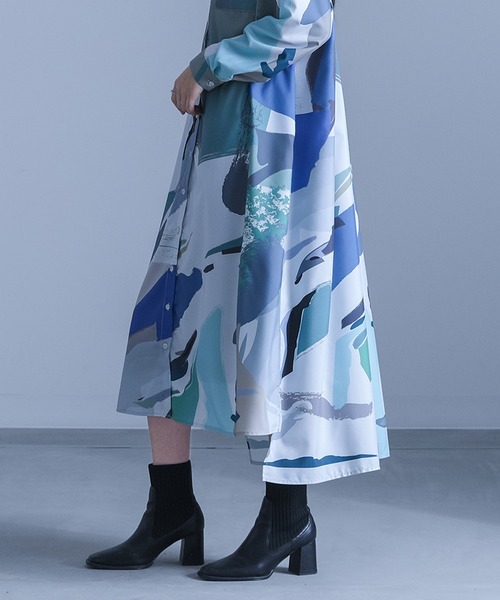 kOhAKU（コハク）の「アート柄シャツワンピース（シャツワンピース・レディース・グレー/ブラック・FREE）」の4枚目の写真