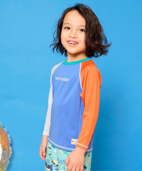 BREEZE（ブリーズ）の「【UVカット/ジュニア対応】長袖ラッシュガード（ラッシュガード・キッズ・エメラルド/ライトグレー/レインボー/ライム・80/90/100/110/120/130/140）」の4枚目の写真