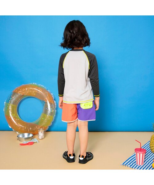 BREEZE（ブリーズ）の「【UVカット/ジュニア対応】長袖ラッシュガード（ラッシュガード・キッズ・エメラルド/ライトグレー/レインボー/ライム・80/90/100/110/120/130/140）」の9枚目の写真