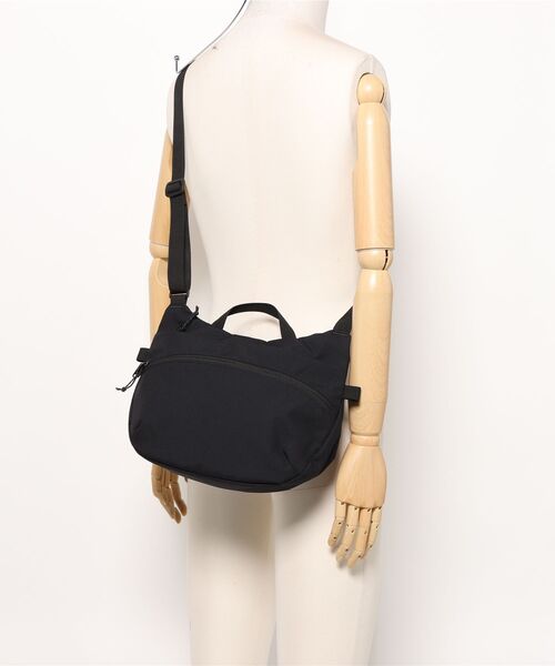Gramicci(グラミチ)の「【GRAMICCI(グラミチ) 】CORDURA SHOULDER BAG(ショルダーバッグ・メンズ・オリーブ/ブラック・FREE)」の17枚目の写真