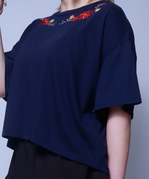 rovtski（ロフトスキー）の「Y-花刺繍カットソー（Tシャツ/カットソー・レディース・その他・FREE）」の2枚目の写真