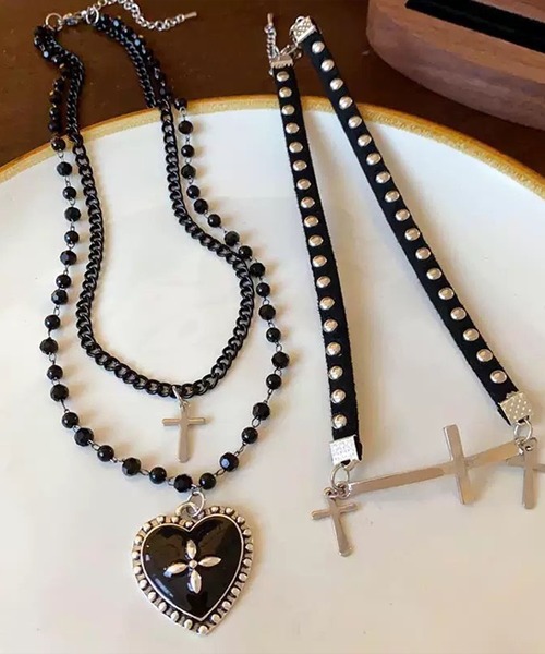 A‘gem 9（エージェムナイン）の「A'GEM/9 × .kom 『NANYING/ナンイング』ハートクロスレイヤードネックレス（ネックレス・レディース・ブラック・FREE）」の5枚目の写真