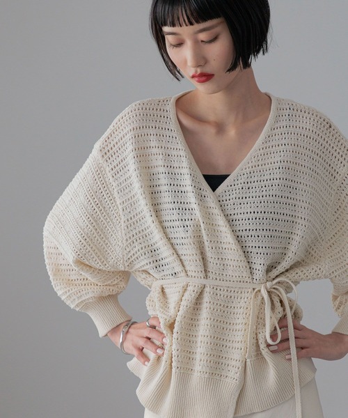 LOWRYS FARM（ローリーズファーム）の「スカシカシュクールカーディガン　324454（カーディガン/ボレロ・レディース・ブラウン/グリーン/アイボリー・FREE）」の2枚目の写真