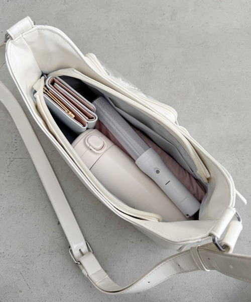 Loueme(ルエム)の「クリアポケットリボンホーボーバッグ/痛バッグ(トートバッグ・レディース・シルバー/ブラック/ホワイト/ブラウン・FREE)」の7枚目の写真