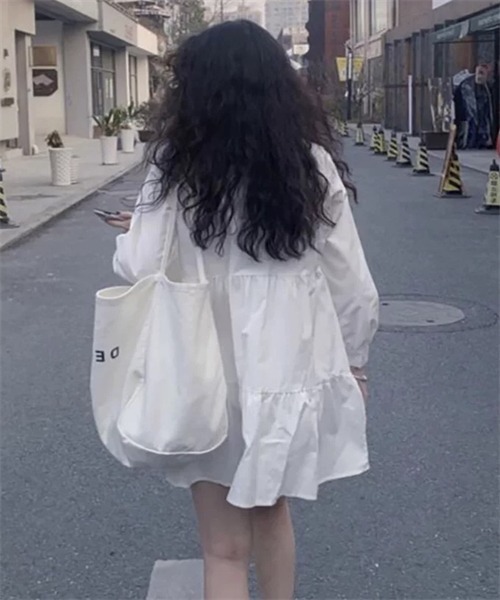 FREE STYLISTS（フリー スタイリスト）の「ミニ丈ティアードシャツワンピース（シャツワンピース・レディース・ホワイト/ブラック・S/M/L/XL/2XL）」の13枚目の写真