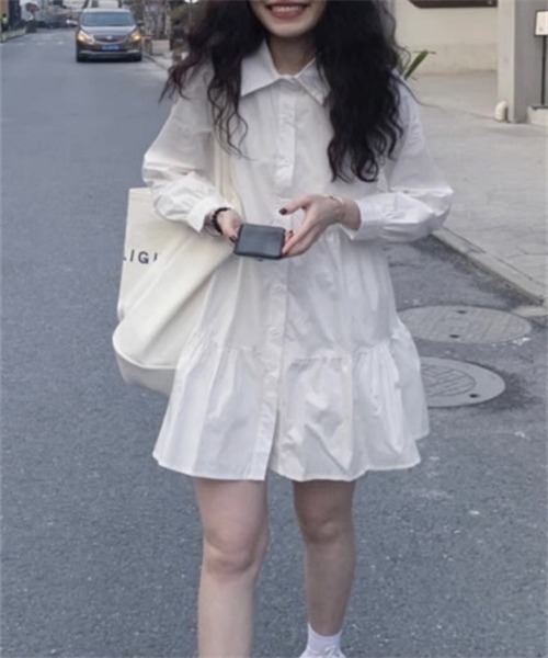 FREE STYLISTS（フリー スタイリスト）の「ミニ丈ティアードシャツワンピース（シャツワンピース・レディース・ホワイト/ブラック・S/M/L/XL/2XL）」の7枚目の写真