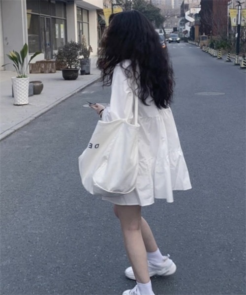 FREE STYLISTS（フリー スタイリスト）の「ミニ丈ティアードシャツワンピース（シャツワンピース・レディース・ホワイト/ブラック・S/M/L/XL/2XL）」の12枚目の写真