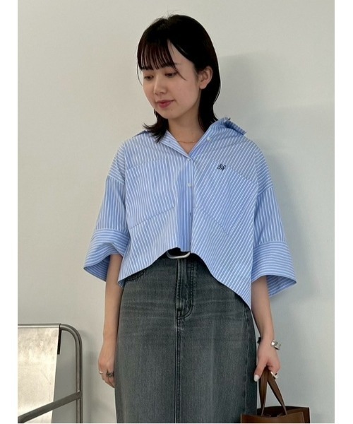 Mila Owen(ミラオーウェン)の「クロップドハーフスリーブシャツ(シャツ/ブラウス・レディース・ブルー/ホワイト/レッド・0/1)」の4枚目の写真
