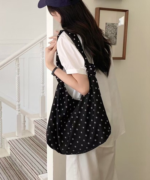 Chiina（チーナ）の「Chiina / ドットショルダーバッグ（ショルダーバッグ・レディース・ホワイト/ブラック・FREE）」の2枚目の写真