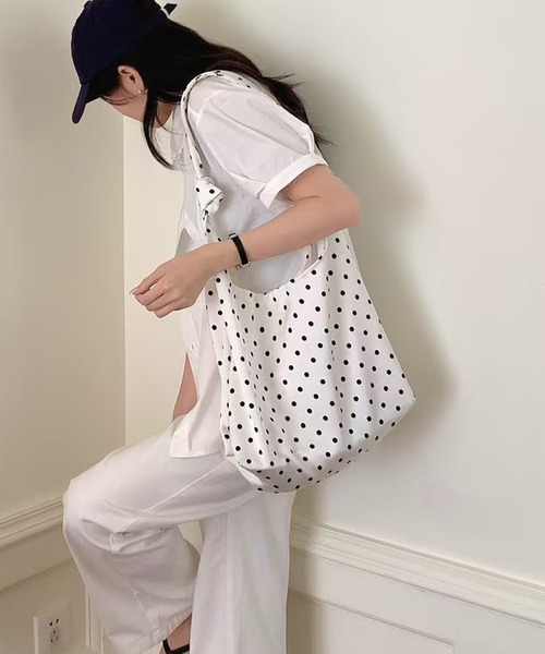 Chiina（チーナ）の「Chiina / ドットショルダーバッグ（ショルダーバッグ・レディース・ホワイト/ブラック・FREE）」の7枚目の写真