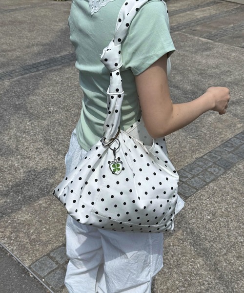 Chiina（チーナ）の「Chiina / ドットショルダーバッグ（ショルダーバッグ・レディース・ホワイト/ブラック・FREE）」の14枚目の写真