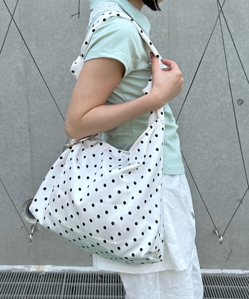 Chiina（チーナ）の「Chiina / ドットショルダーバッグ（ショルダーバッグ・レディース・ホワイト/ブラック・FREE）」の17枚目の写真