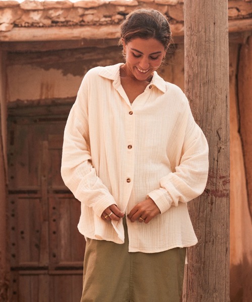 ROXY(ロキシー)の「MORNING TIME /ロキシーオーバーサイズコットンシャツ(シャツ/ブラウス・レディース・ホワイト・X-SMALL/SMALL)」の7枚目の写真