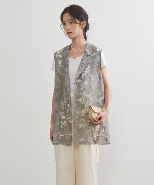 On One's Own(オンワンズオン)の「On One's Own 花柄オパール加工 軽やかシアーベスト(ベスト・レディース・グレー/イエロー・L/M)」の12枚目の写真