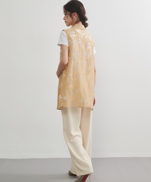 ベスト ジレ On One's Own 花柄オパール加工 軽やかシアーベスト レディース オンワンズオン On One's Own 花柄のオパール加工素材・軽やか