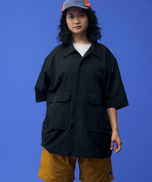 KAVU(カブー)の「KAVU/カブー SHELTECH Shirket/シェルテックシャケット(シャツ/ブラウス・メンズ・ベージュ/ブラック・MEDIUM/LARGE)」の2枚目の写真