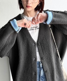 袖先から薫る。こなれ感たっぷりのこっくり配色。Wフェイス裏配色Vネックカーディガン