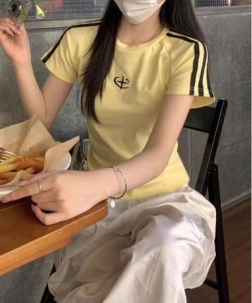 Vipoa(ヴィポア)の「刺繍デザインスリムTEE(Tシャツ/カットソー・レディース・イエロー/グレー/ブラック・FREE)」の10枚目の写真