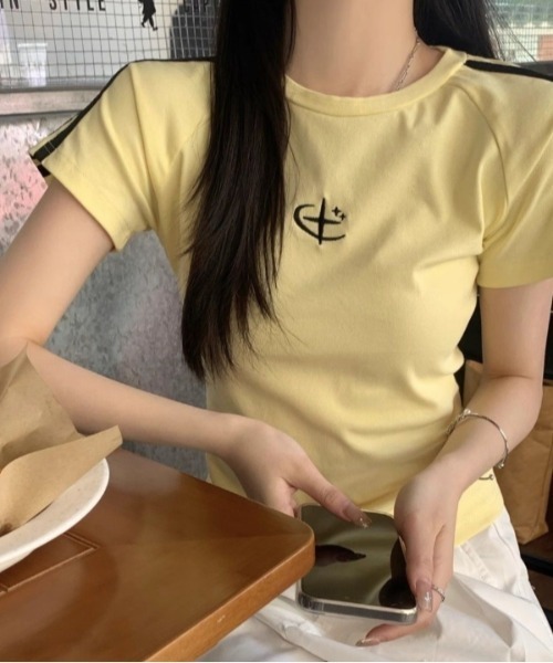 Vipoa(ヴィポア)の「刺繍デザインスリムTEE(Tシャツ/カットソー・レディース・イエロー/グレー/ブラック・FREE)」の12枚目の写真