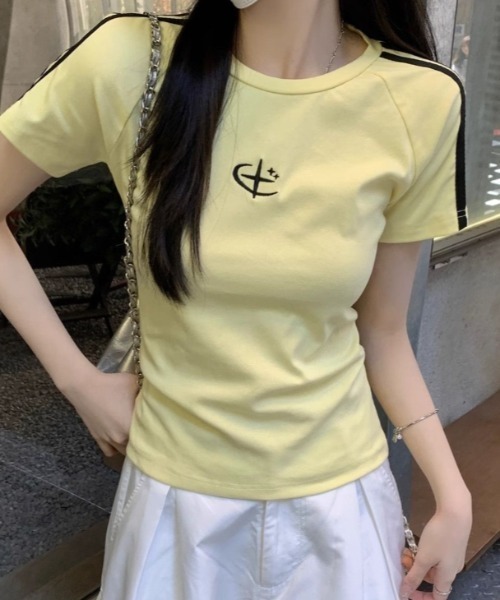 Vipoa(ヴィポア)の「刺繍デザインスリムTEE(Tシャツ/カットソー・レディース・イエロー/グレー/ブラック・FREE)」の13枚目の写真