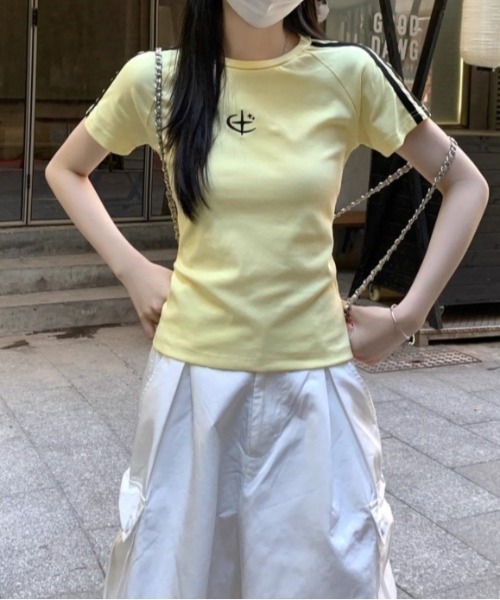 Vipoa(ヴィポア)の「刺繍デザインスリムTEE(Tシャツ/カットソー・レディース・イエロー/グレー/ブラック・FREE)」の14枚目の写真