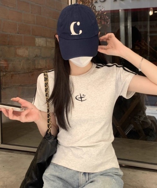 Vipoa(ヴィポア)の「刺繍デザインスリムTEE(Tシャツ/カットソー・レディース・イエロー/グレー/ブラック・FREE)」の9枚目の写真