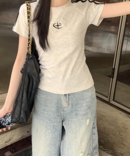 Vipoa(ヴィポア)の「刺繍デザインスリムTEE(Tシャツ/カットソー・レディース・イエロー/グレー/ブラック・FREE)」の8枚目の写真
