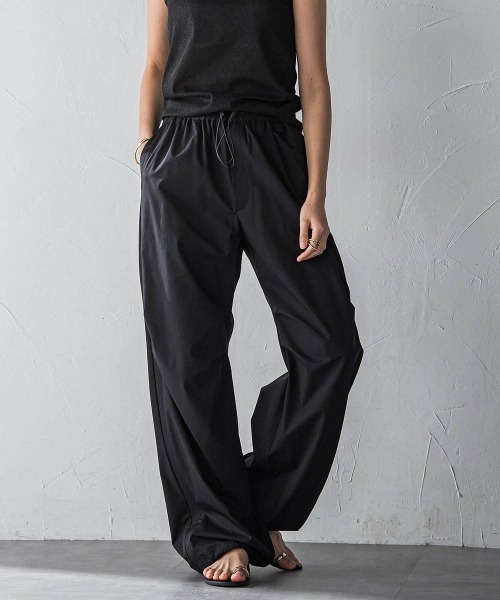 MAYSON GREY（メイソングレイ）の「撥水サイドラインパラシュートパンツ≪手洗い可能≫（その他パンツ・レディース・ブラック/ホワイト/ボルドー/ベージュ・M/L）」の3枚目の写真