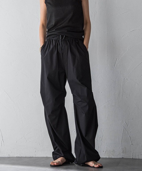 MAYSON GREY（メイソングレイ）の「撥水サイドラインパラシュートパンツ≪手洗い可能≫（その他パンツ・レディース・ブラック/ホワイト/ボルドー/ベージュ・M/L）」の10枚目の写真