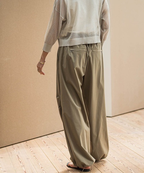 MAYSON GREY（メイソングレイ）の「撥水サイドラインパラシュートパンツ≪手洗い可能≫（その他パンツ・レディース・ブラック/ホワイト/ボルドー/ベージュ・M/L）」の13枚目の写真