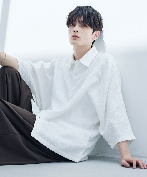 ASTRONOMY（アストロノミー）の「リッチドレープスムースビッグシルエットドルマンシャツ TPU/総柄ジャガード/ライトデニム（シャツ/ブラウス・メンズ・ホワイト系/ブラック/ブルーグレー/ブラック系2/グレー系/ブルー系2/ワイン系/ホワイト/ブラック系/チャコール/ブルー系・S/M/L/XL）」の3枚目の写真