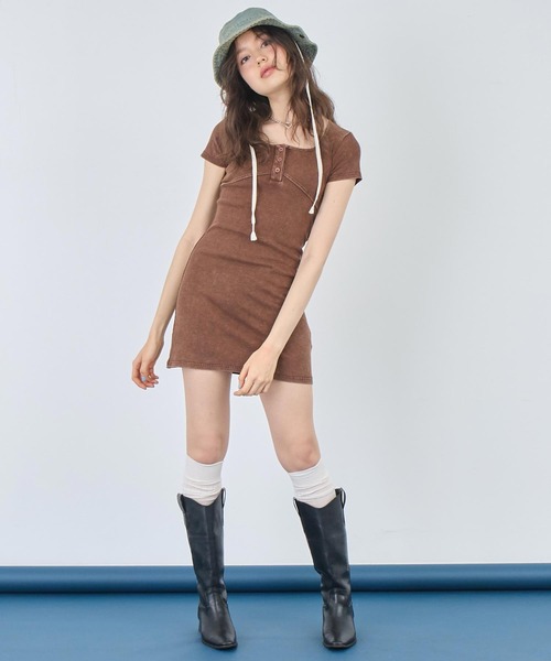 ANAP(アナップ)の「ウォッシュ加工リブミニワンピース(ワンピース・レディース・ブラウン/ブラック・FREE)」の7枚目の写真
