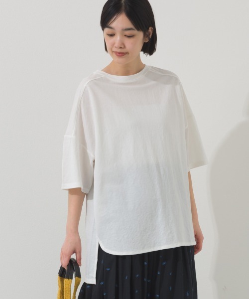 OMNES(オムネス)の「接触冷感オーバーサイズ半袖プルオーバーTシャツ(Tシャツ/カットソー・レディース・ブラック/オフホワイト/グレー/ダークグリーン/ネイビー/イエロー/ブルー系その他/ブラウン・FREE)」の2枚目の写真