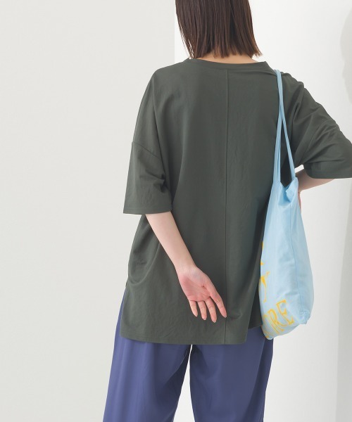 OMNES(オムネス)の「接触冷感オーバーサイズ半袖プルオーバーTシャツ(Tシャツ/カットソー・レディース・ブラック/オフホワイト/グレー/ダークグリーン/ネイビー/イエロー/ブルー系その他/ブラウン・FREE)」の16枚目の写真