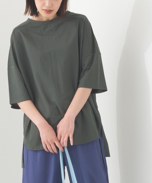 OMNES(オムネス)の「接触冷感オーバーサイズ半袖プルオーバーTシャツ(Tシャツ/カットソー・レディース・ブラック/オフホワイト/グレー/ダークグリーン/ネイビー/イエロー/ブルー系その他/ブラウン・FREE)」の17枚目の写真
