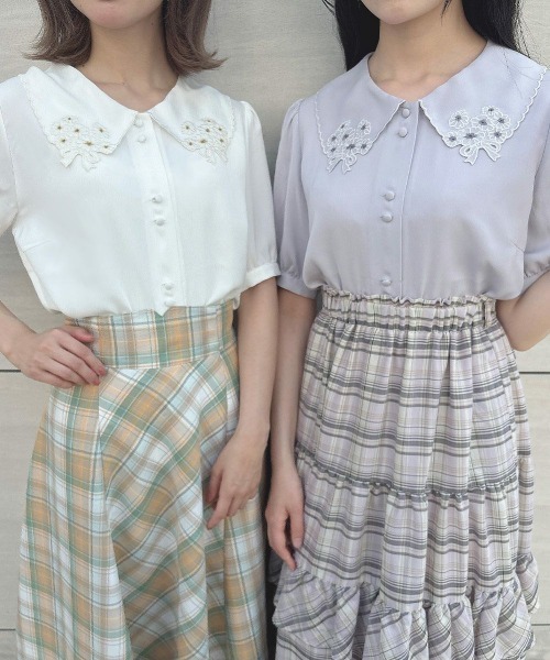 セール】ミニブーケ刺繍カットワーク半袖ブラウス 夏服（シャツ