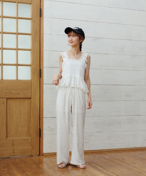 美品✨オーガ　OHGA FLOWER PANTS M ホワイト　フラワーパンツ セール】ワイドフラワープリント花柄パンツ（その他パンツ