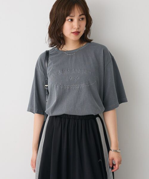 CRAFT STANDARD BOUTIQUE(クラフトスタンダードブティック)の「ピグメント刺繍TEE2【ユニセックス】(Tシャツ/カットソー・レディース・ベージュ/グレー/チャコールグレー・M/L)」の3枚目の写真
