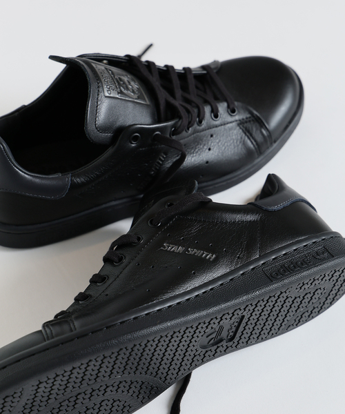 adidas(アディダス)の「adidas / アディダス STAN SMITH LUX / HQ6787(スニーカー・メンズ・ブラック・26cm/26.5cm/27cm/27.5cm/28cm)」の2枚目の写真