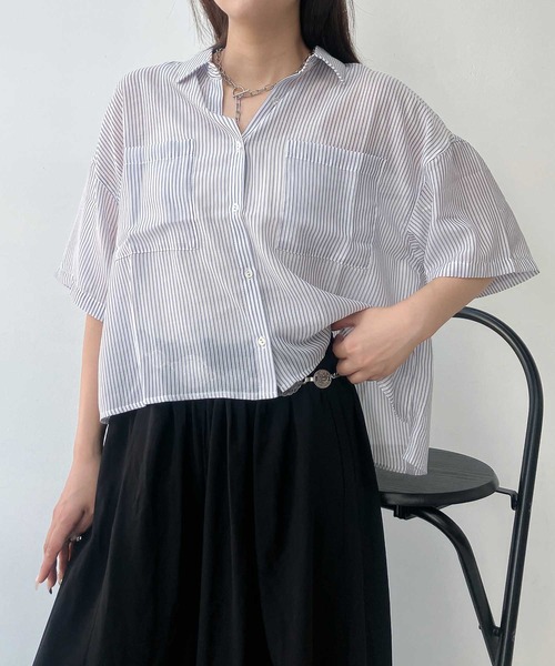 AS KNOW AS plus(アズノゥアズプラス)の「●ダブルポケット付き スリット入り シアー半袖シャツ(シャツ/ブラウス・レディース・ホワイト系/ブルー系/その他/ブラック系/ブラック系その他/ホワイト系その他・FREE)」の5枚目の写真